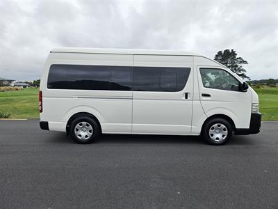 2017 Toyota Hiace - Thumbnail