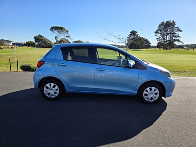 2016 Toyota Vitz - Thumbnail