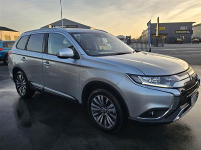 2021 Mitsubishi Outlander - Thumbnail