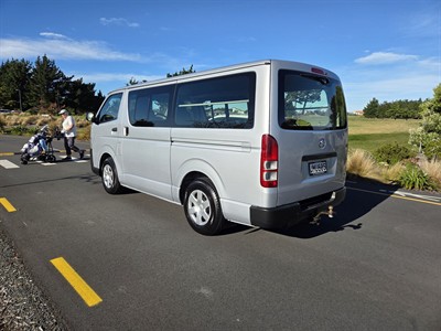 2015 Toyota Hiace - Thumbnail