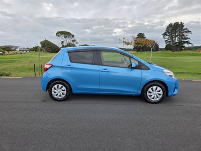 2017 Toyota Vitz - Thumbnail
