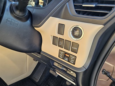 2015 Toyota Noah - Thumbnail