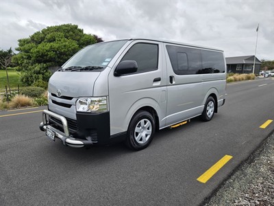 2016 Toyota Hiace - Thumbnail